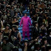 Oliver Tree, Alone In A Crowd